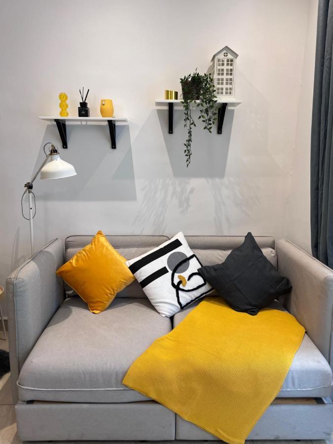 Cozy Market-Square Retreat Located In The Heart Of The 10Th District Відень Екстер'єр фото