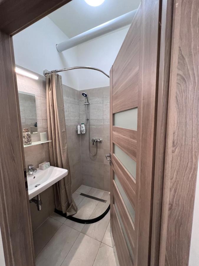 Cozy Market-Square Retreat Located In The Heart Of The 10Th District Відень Екстер'єр фото