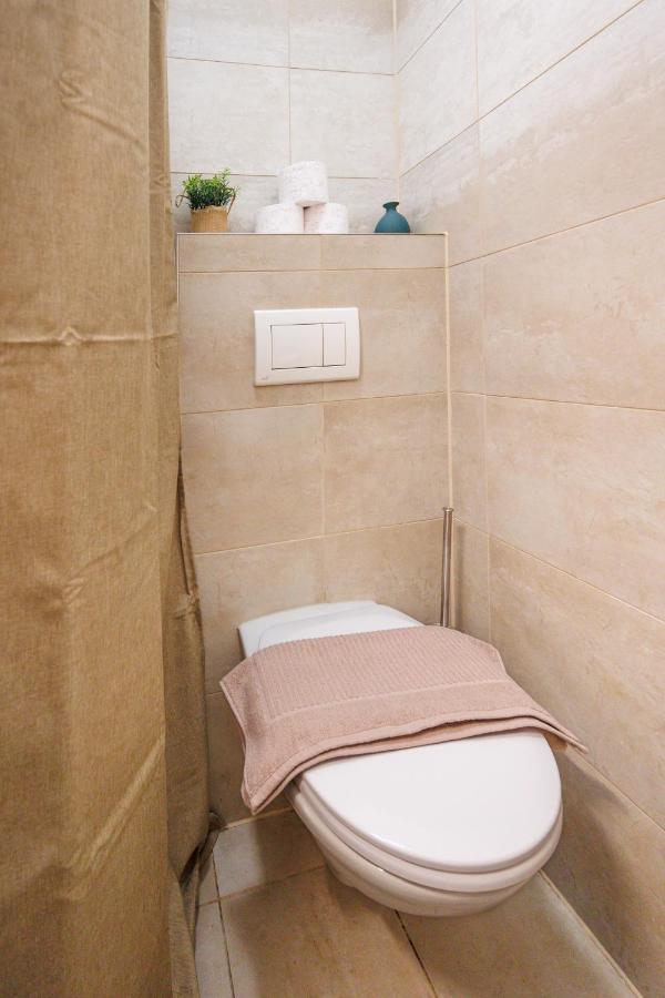 Cozy Market-Square Retreat Located In The Heart Of The 10Th District Відень Екстер'єр фото