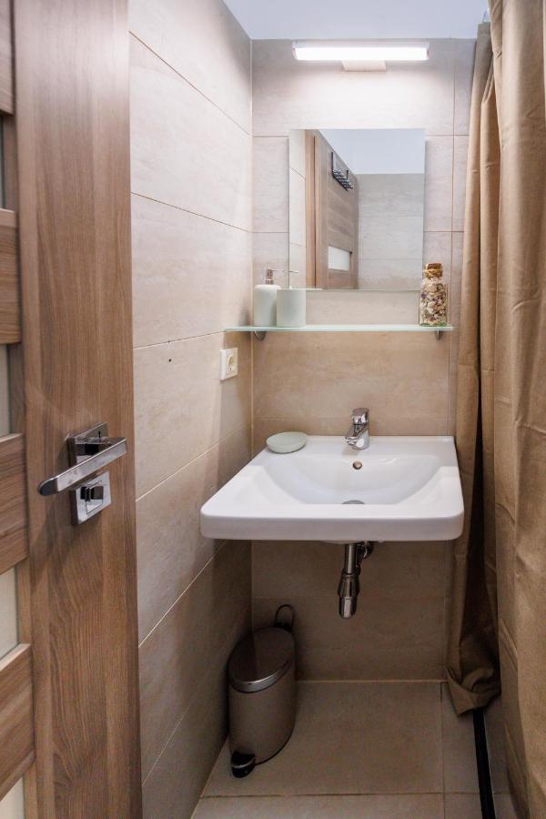 Cozy Market-Square Retreat Located In The Heart Of The 10Th District Відень Екстер'єр фото