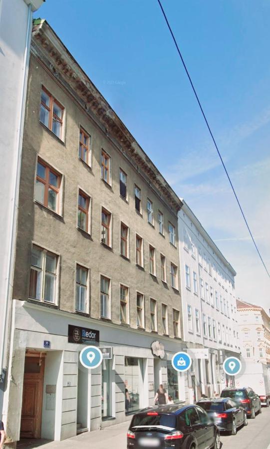 Cozy Market-Square Retreat Located In The Heart Of The 10Th District Відень Екстер'єр фото