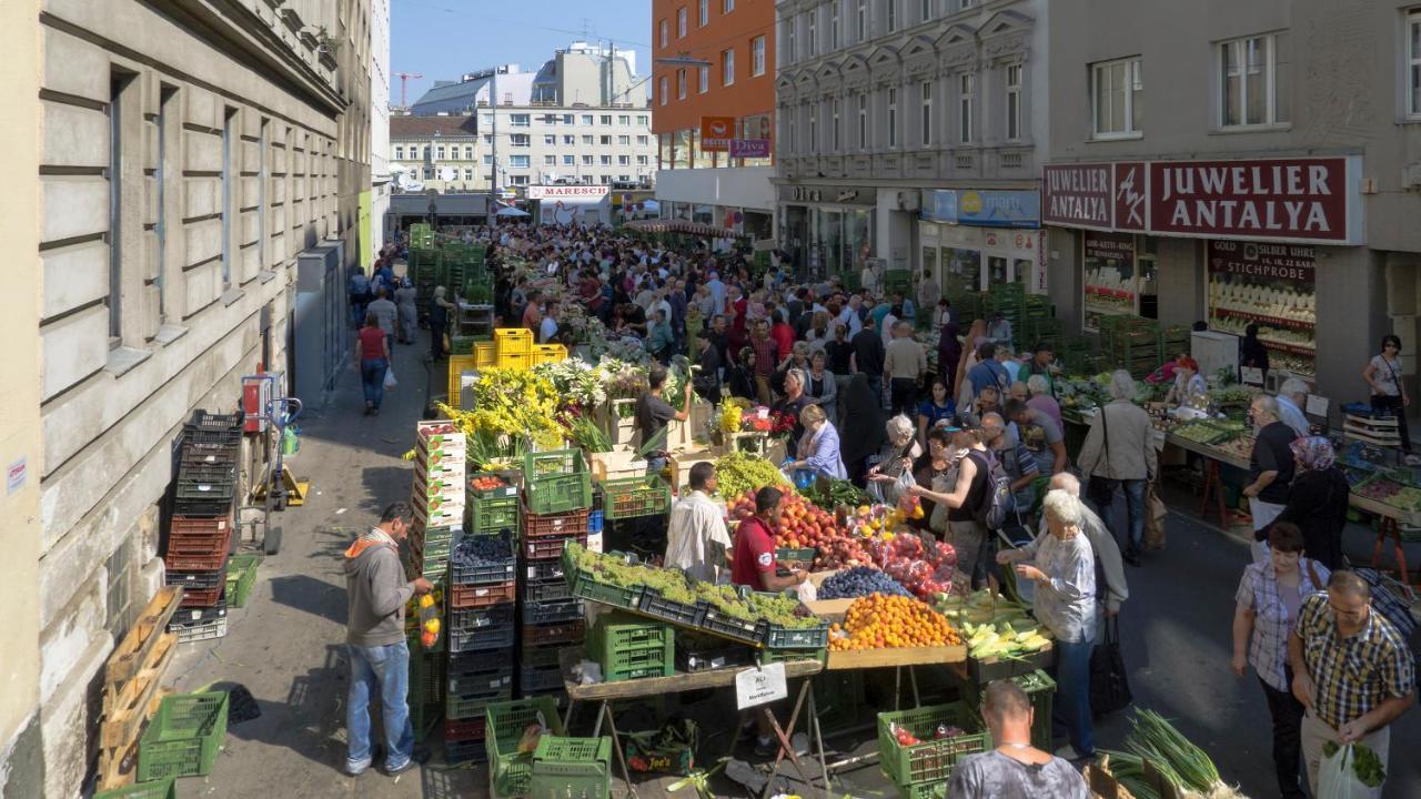 Cozy Market-Square Retreat Located In The Heart Of The 10Th District Відень Екстер'єр фото
